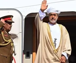 عمامه سفید سلطانِ عمان در سفر به تهران به چه معناست؟