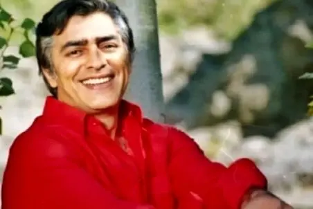 آواز جگرسوز؛ محمدعلی فردین برای دختر و یار دیرینش با چشم پر از اشک سلطان قلبهارو خوند