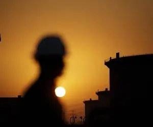 سقوط قیمت نفت پس از بازگشایی کانال سوئز