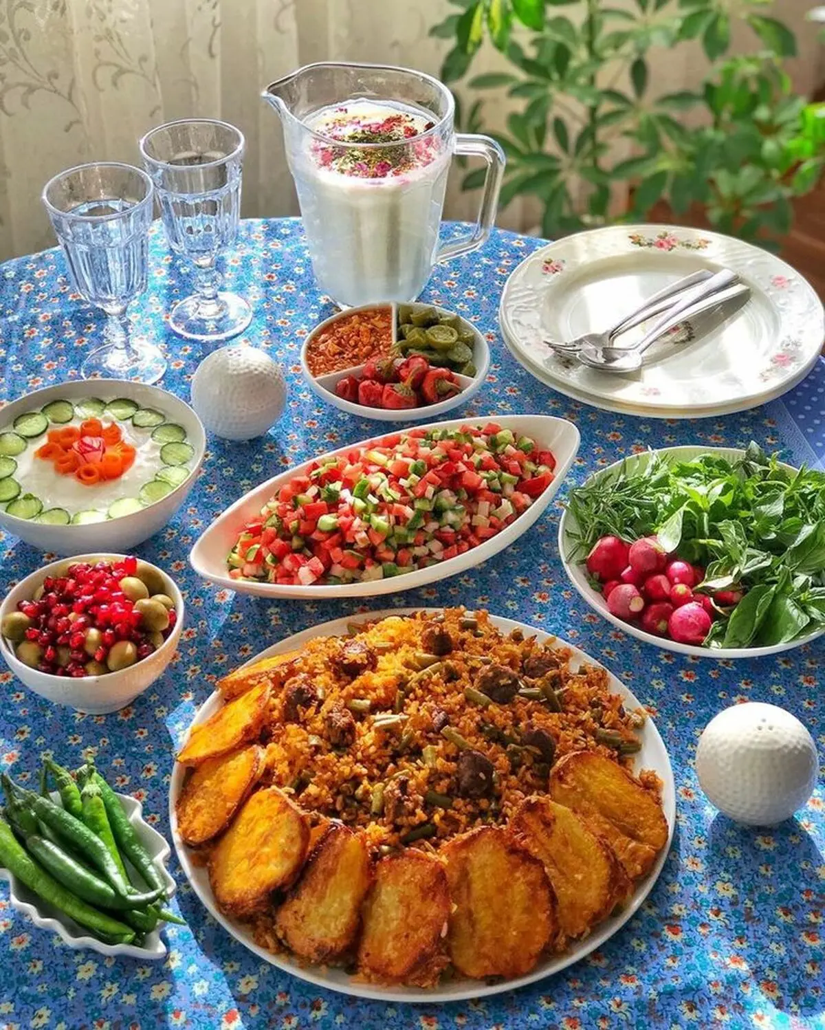 تزیین سالاد شیرازی