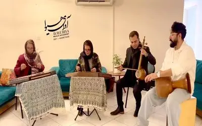 آواز اصیل؛ دوتا خانوم سن بالا که میخوره سی تایی نوه داشته باشن سنتور زدن فوق حرفه ای
