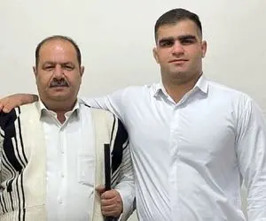 آواز شاد؛ امین میرزازاده تو عروسی با دستمال لری می رقصید که خواننده اومد استقبالش