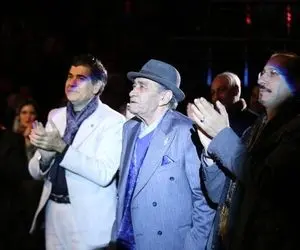 آواز احساسی؛ استاد ایرج رفت رو صحنه دو تا آهنگ خوند با ذوق ملت یه رقص ریزی هم رفت