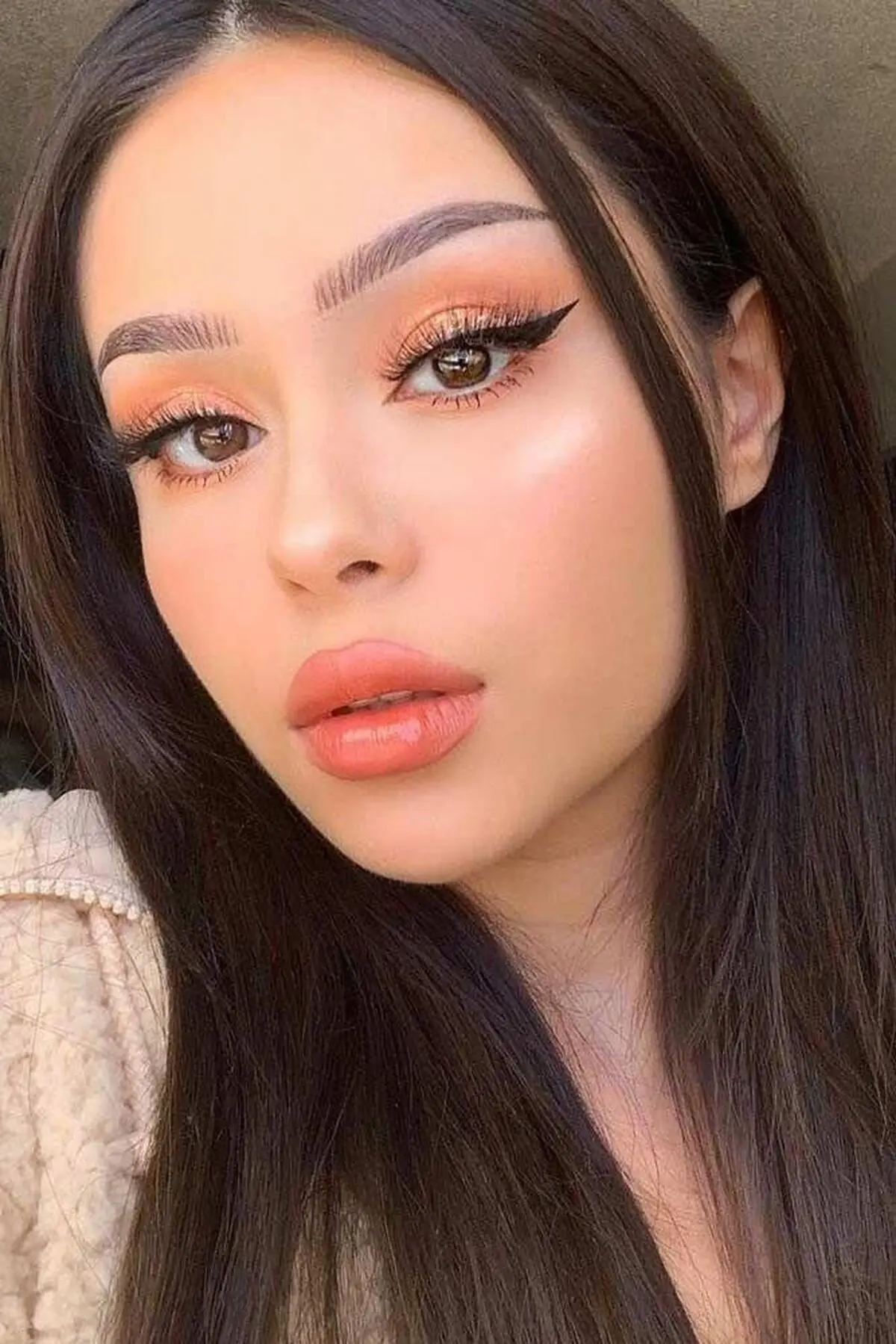 رژلب مناسب دختر 22 ساله
