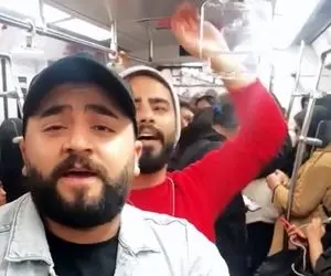 آواز بهشتی؛ این دوتا پسر تو واگن شلوغ مترو با ترکیب آواز ترکی ایرانی غوغا بپا کردن