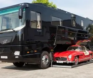 ماشین های لوکس؛ توی این اتوبوسا قد یه هتل پنج ستاره شیکه پارکینگ هم دارن