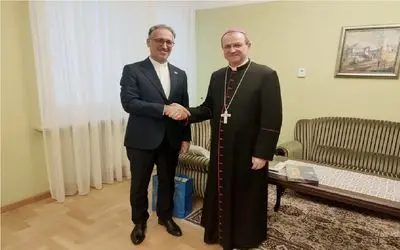 دیدار سفیر ایران با اسقف اعظم لهستان