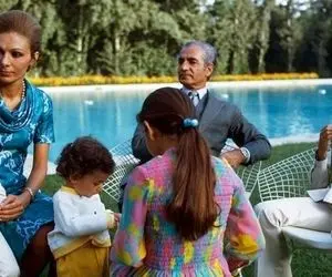 کنجکاوی در ایام قدیم سال 1352؛ کاخ های پهلوی دوم و میز آرایش فرح پزده و دیتیل سلطنتی