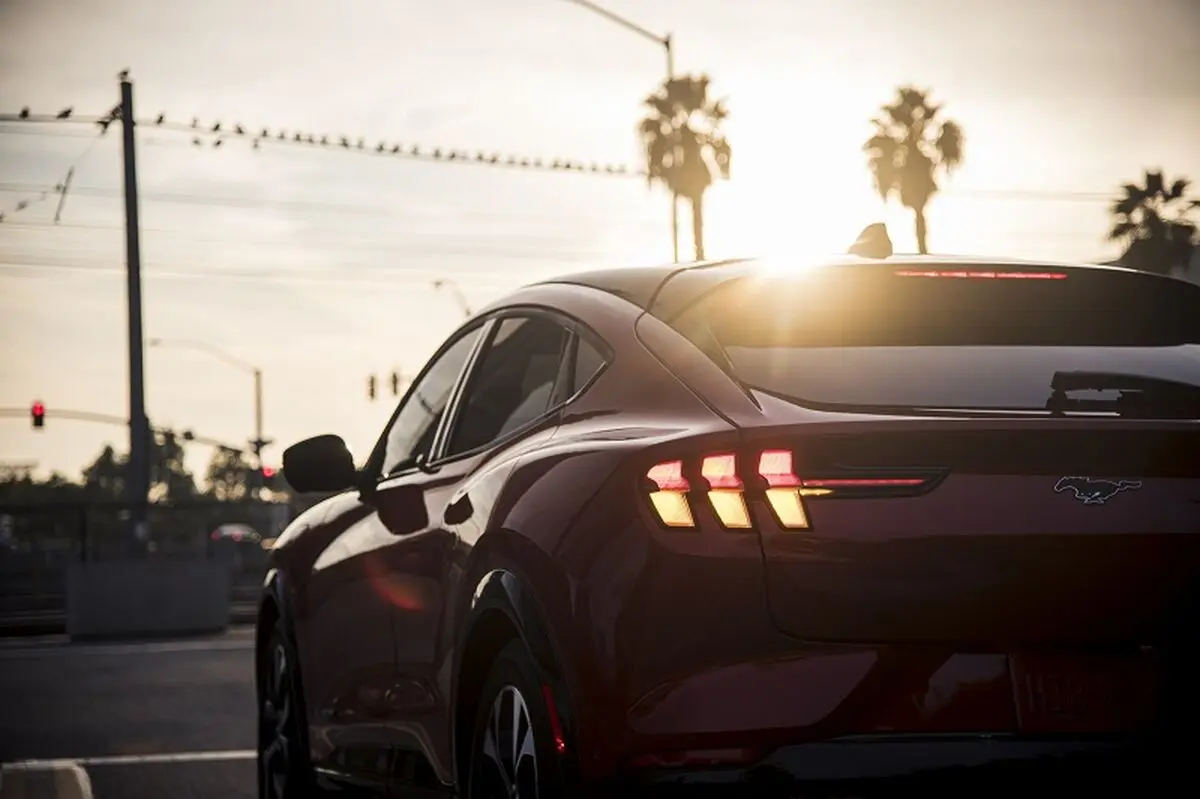 98435_Mustang-Mach-E_12_2