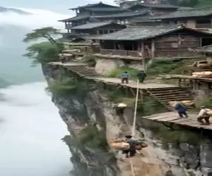 معماری خلاقانه؛ روستا ساختن برا تردستا باید بندباز ماهر باشن برن توش چون راه نداره