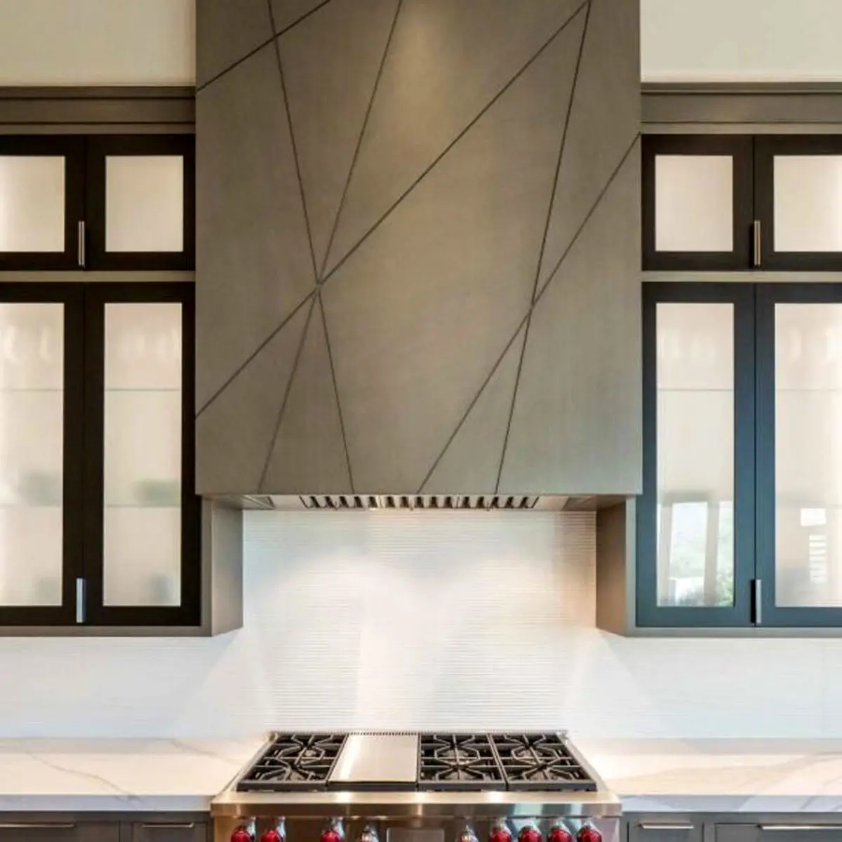 شیک-ترین-مدل-های-طراحی-کابینت-هود-مخفی-مدرن-و-زیبا-7-1024x1024