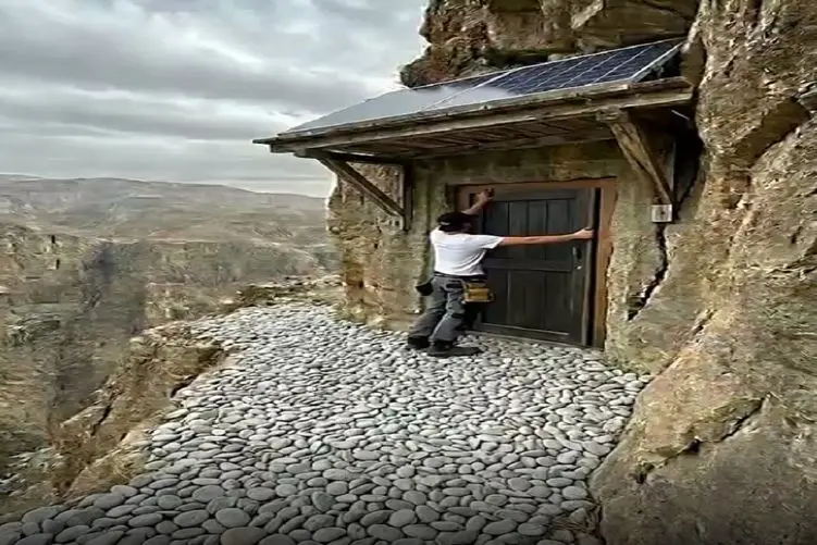 معماری خلاقانه؛ والا اینجا پاتوق بزکوهیه ولی یارو رفت کوه رو شکافت توش خونه ساخت توپ