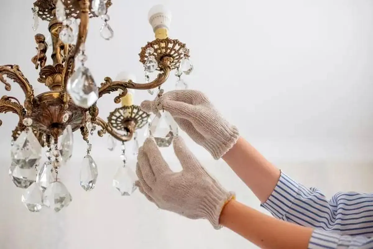 cleaning-chandelier-1