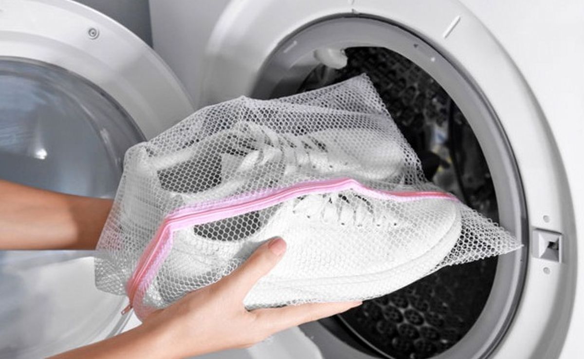 The-third-step-is-to-use-a-shoe-protector-to-wash-it-in-the-laundry