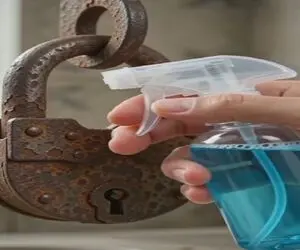 تولید خلاقانه؛ یه مایع اختراع کرد باهاش زنگ چند ساله ی قفل رو پاک کرد شد مثل روز اول