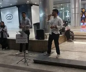 آواز خیابانی؛ ببینید این دوتا پسر جوان با اجرای جذاب شون چجور ملت رو به وجد میارن