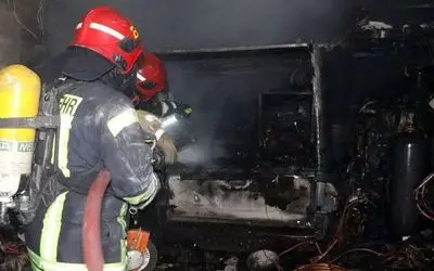 آتش‌سوزی در مجتمع مسکونی خیابان رسالت؛ ۱۴ نفر نجات یافتند