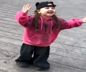 آواز شاد؛ دختربچه مو طلا با رقصش یه کاری کرد کل اینستا بگن دوست دارن بچه شون دختر بشه