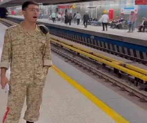 آواز سوزناک؛ سرباز وطن چه با سوز تو ایسگاه مترو دلت ریش میشه