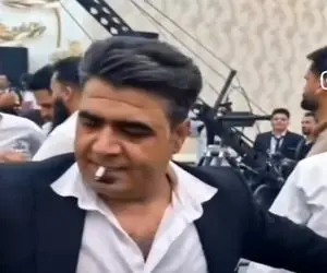آواز شاد؛ مرد همزمان هم خودش میرقصه هم سیگارشو گوشه لبش میرقصونه مغزت سوت میکشه