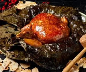 غذای محلی؛ مرده یه خروار درخت رو قطع کرد تا یه کیک مرغ بپزه