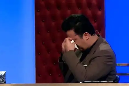 آواز احساسی؛ حامد آهنگی یهو از شدت اشک کمرش خم میشه برای مرگ 2 جوون عزیزش