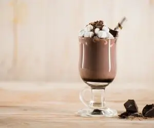 طرز تهیه میلک شیک موز و شکلات به روش کافی شاپی