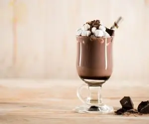 طرز تهیه میلک شیک موز و شکلات به روش کافی شاپی