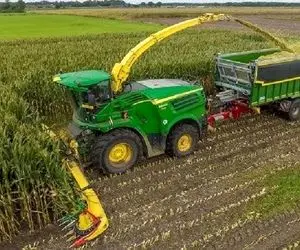 کشاورزی نوین؛ با ماشین های مدرن محصول بیش از 1000 هکتار زمین رو 3 ساعته جمع میکنن