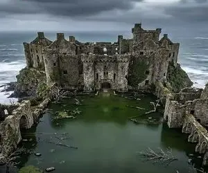 معماری خلاقانه؛ حیف همچین قصری که این همه وقت یه گوشه افتاده بود بعد بازسازیش بمبه