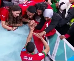 (عکس) رقص و پایکوبی ستاره تیم ملی مراکش با مادرش