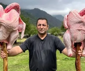 غذای عشایری ؛ مرده اونچنان بوقلمونی رو زمین زد و سرخ کرد که رونش قد رونای آقاهه بود