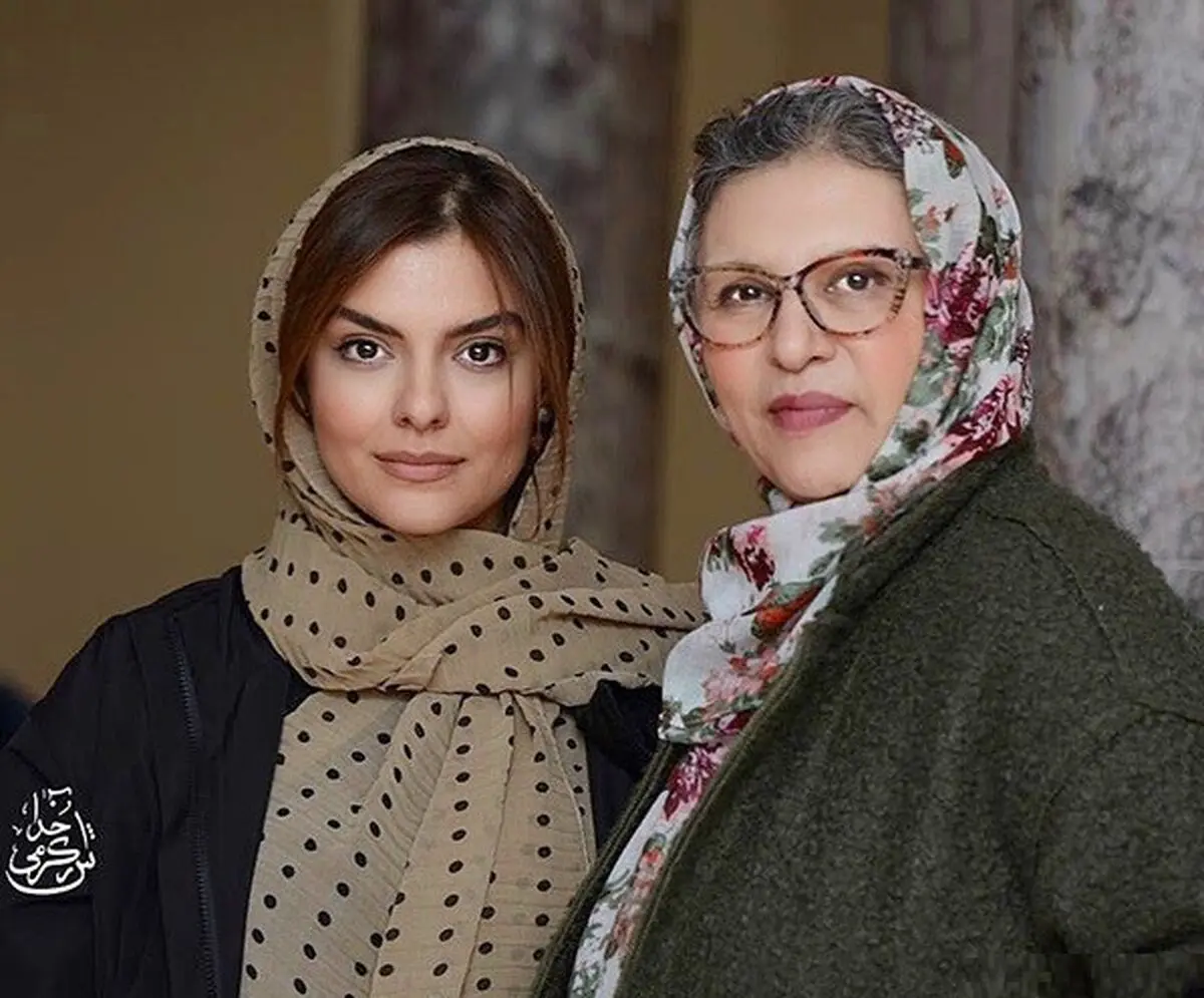 دنیا مدنی و مادرش رویا تیموریان