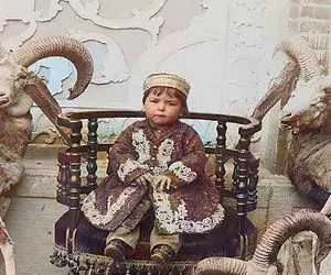 سوار ماشین زمان بشوید / شاهزاده قجری که چشم گنجشک‌ ها را با میخ و چاقو در می‌ آورد