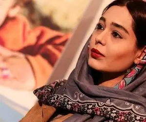 بازیگر سریال گیسو با ژستی عجیب از عشق می گوید!
