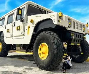 ماشین لوکس؛ بزرگترین و هیولا ترین ماشین جهان با ارتفاع 10 متر ساخته شده از چرم تمساح