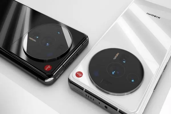 Xiaomi 12Ultra with 6.6 INCH display