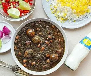 آموزش آشپزی؛ طرز تهیه قورمه سبزی + میزان دقیق سبزی ها