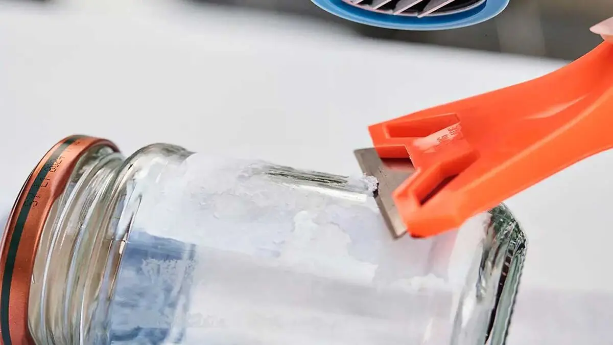 Remove-a-Sticker-from-Glass-www.koorook.com-19
