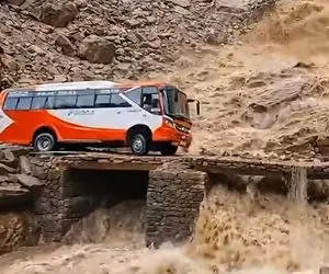 معماری طبیعت؛ قضا و قدر الهی آدمای تو اتوبوس رو میکس کرد
