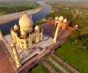 معماری خلاقانه؛ گران ترین عمارت هندوستان که البته روی زمین نیست، در هوا قامت علم کرده