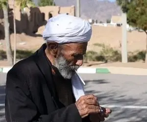 آواز جیگرسوز؛ ابراهیم شریف زاده هق هق کنان آهنگ فی البداهه ای داد بیداد رو خوند