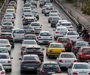 ترافیک سنگین در محورهای ورودی تهران؛ مه‌گرفتگی در جاده‌های شمالی