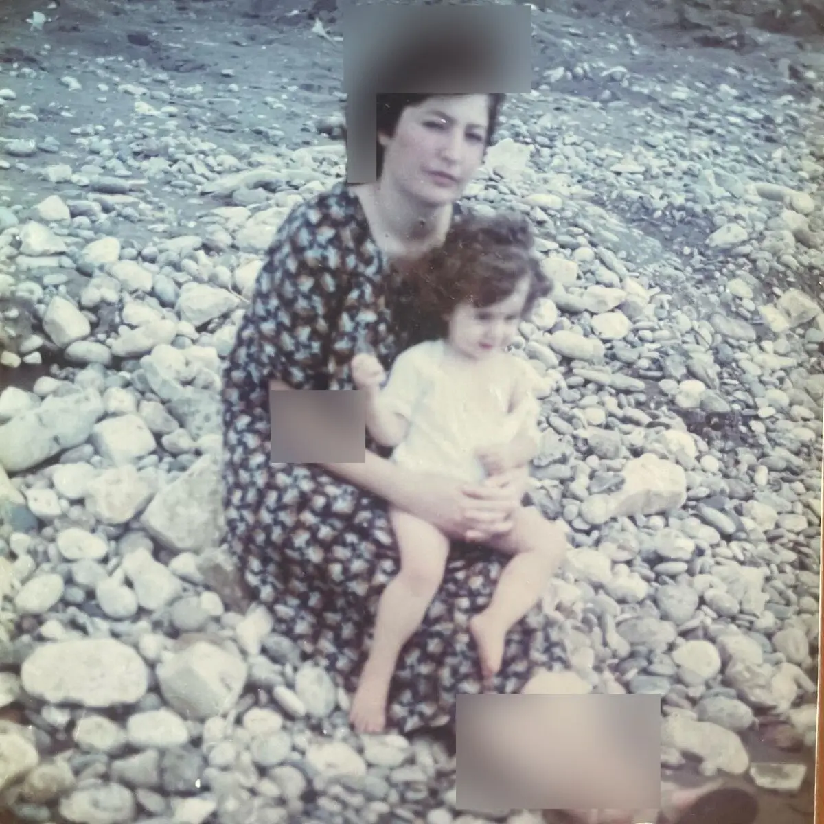 shaghayeghdehghanofficial_346887876_3501126720176450_7217025782847147956_n (1)