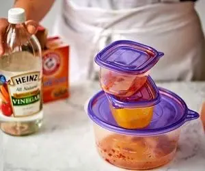 میخوای ظروف پلاستیکی زرد و بیریختتُ دور بندازی؟ دست نگه دااار؛ ترفندای تمیز شدنش اینجاس!