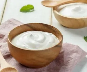 خلاقانه‌های آشپزی؛ دیگه نمیخواد بری سر کوچه ماست بخری خودت با این ترفند درست کن