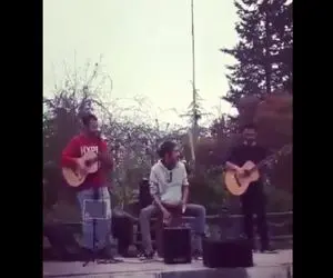 آواز خیابانی؛ ببینید این بند عاشق پیشه چه احساسی آهنگ رو درو دیوار این شهر رو میخونن