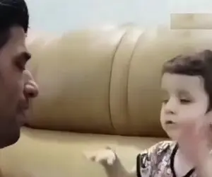 آواز احساسی؛ پدر با پسر فسقلی نابیناش چه دل ریشی آهنگ دلبر رو میخونه فقط حرکات بچه