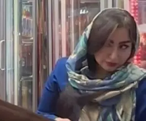آواز احساسی؛ دختره اومد سوپری خرید پسره زد زیر آواز زنه هنگ بود که یهو رفتگره هم خوند