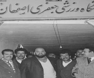 یک عکس یک روایت؛ تاسیس باشگاه شعبون بی مخ باج شاه پهلوی به یک لمپن برای کودتا